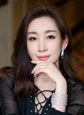 跪下腿打开把屁股撅起来